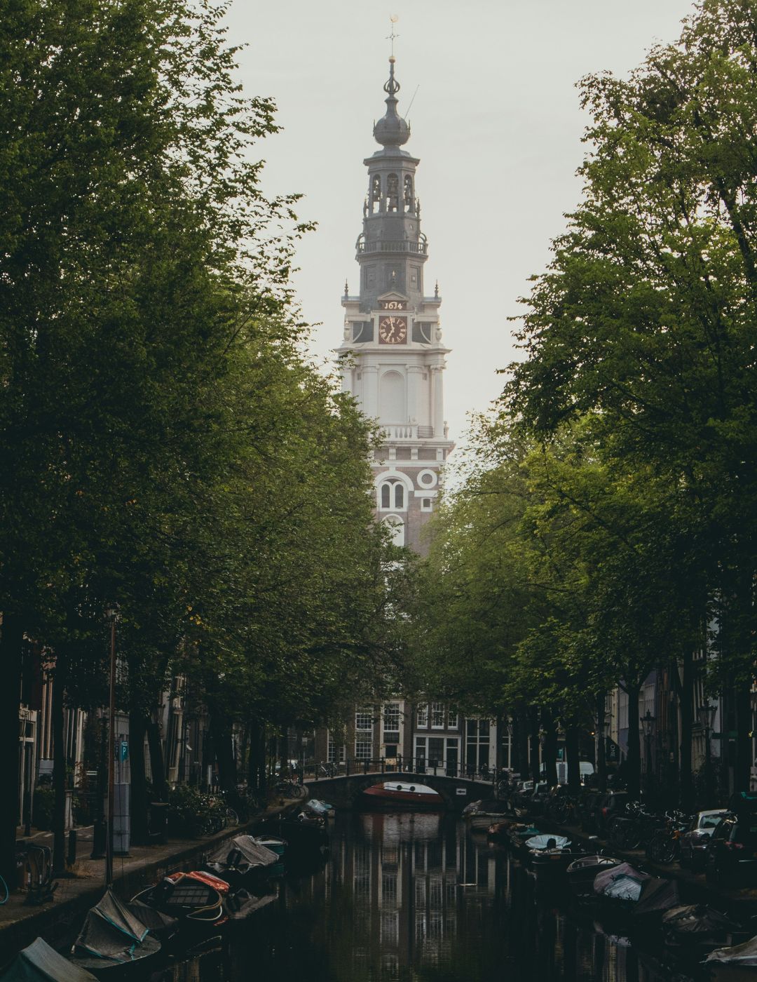 Scenic view of the amsterdam canals with historic houses lining the water.